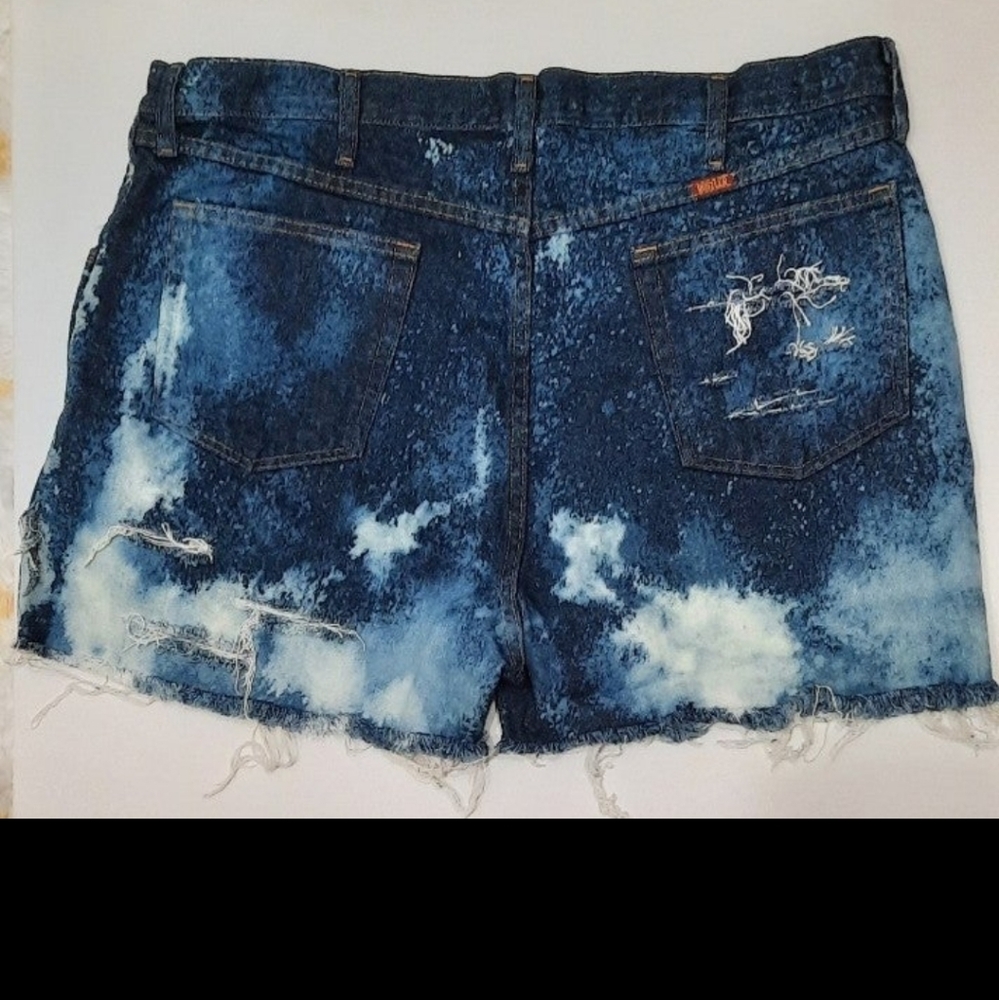 💗 $5 in BUNDLE💗Wrangler Rustler Distressed Shorts